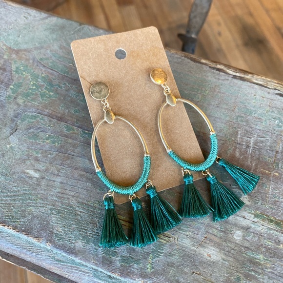 ALL THE CONFIDENCE OVAL HOOP FRINGE EARRINGS - Picture 2 of 3